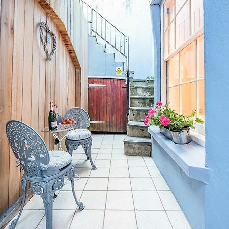 Ocean Waves Villa United Kingdom Buitenkant foto