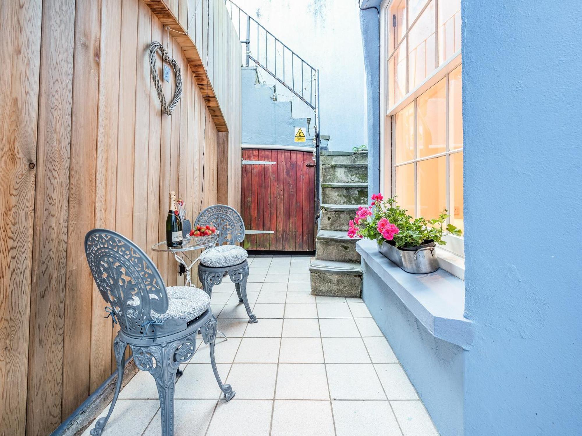 Ocean Waves Villa United Kingdom Buitenkant foto