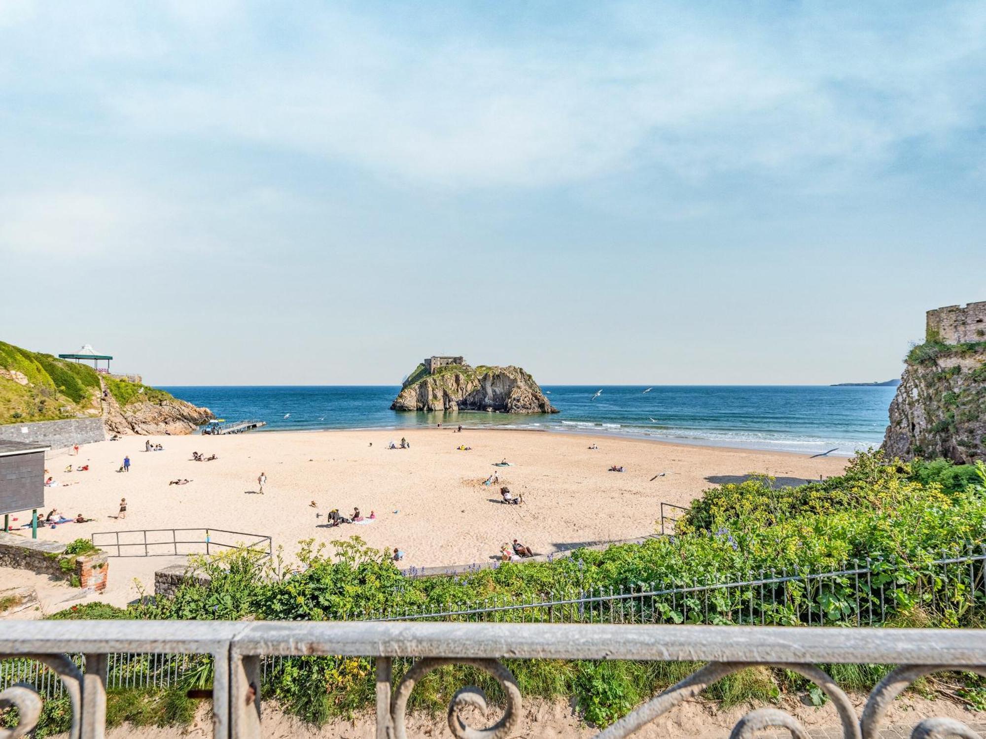 Ocean Waves Villa United Kingdom Buitenkant foto
